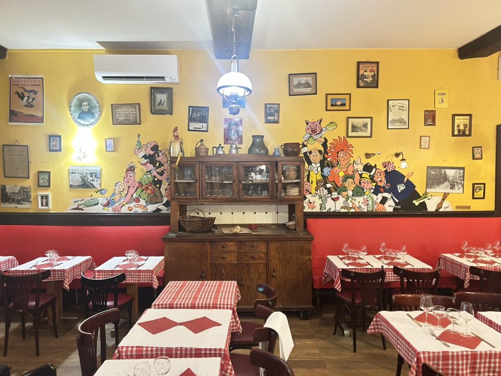 Bouchon lyonnais situé en plein centre de LYON entre l'hôtel de ville et l'opéra